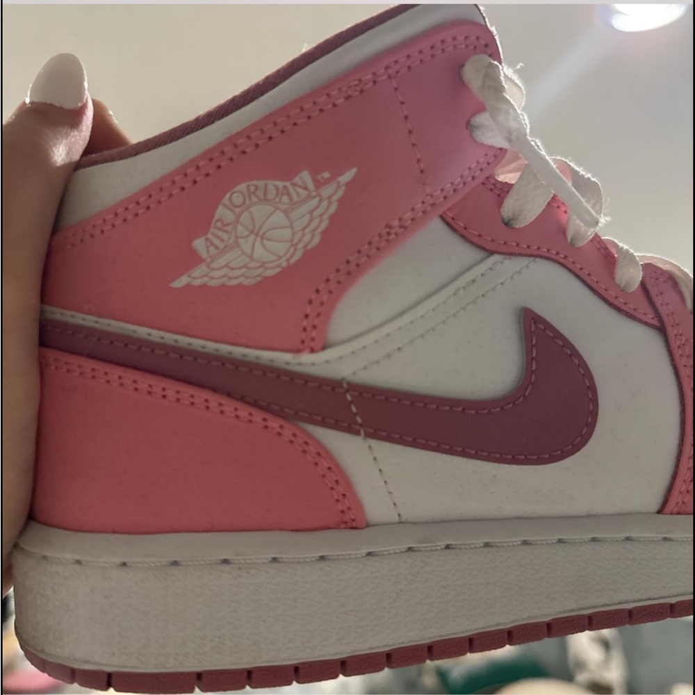 Nike Air Jordan 1 Mid GS Valentine’s Day 2023>Coral Chalk Pink White 7.5 Womens - Picture 4 of 4